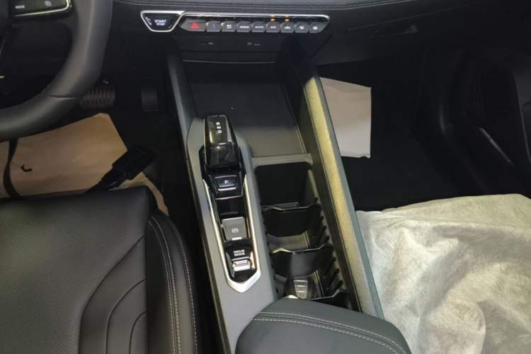 Used Geely Auto Binray 2024 Binrui COOL 1.5T DCT Longteng Edition Gear Lever
