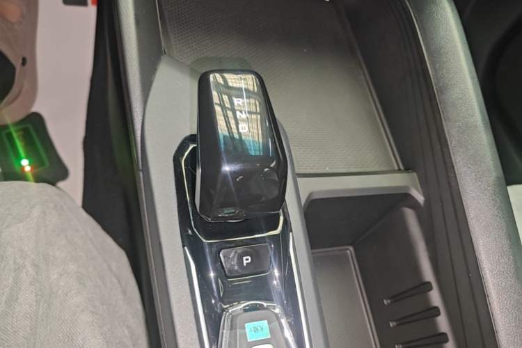 Used Geely Auto Binray 2024 Binrui COOL 1.5T DCT Longteng Edition Gear Lever