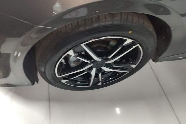 Used Geely Auto Binray 2024 Binrui COOL 1.5T DCT Champion Edition Left Front Wheel Hub