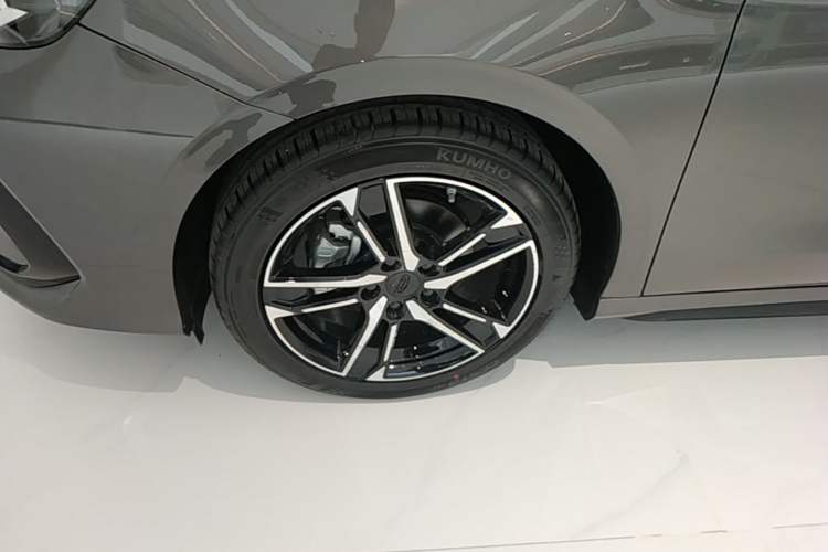 Used Geely Auto Binray 2024 Binrui COOL 1.5T DCT Longteng Edition Left Front Wheel Hub