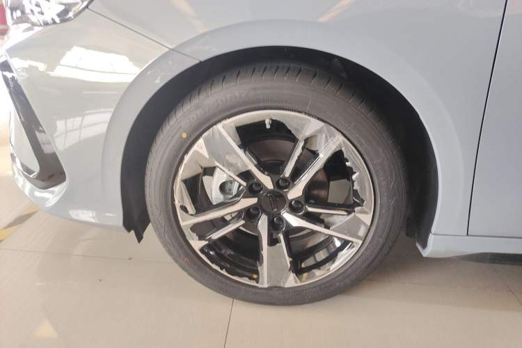 Used Geely Auto Binray 2024 Binrui COOL 1.5T DCT Longteng Edition Left Front Wheel Hub