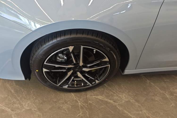Used Geely Auto Binray 2024 Binrui COOL 1.5T DCT Longteng Edition Left Front Wheel Hub