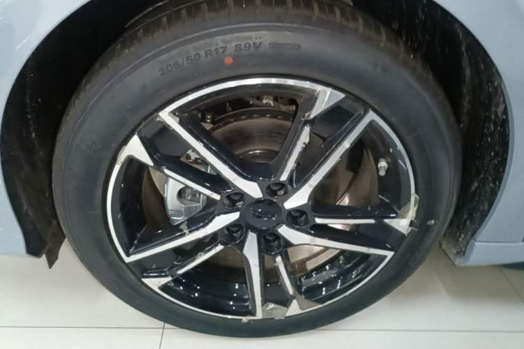 Used Geely Auto Binray 2024 Binrui COOL 1.5T DCT Longteng Edition Left Front Wheel Hub