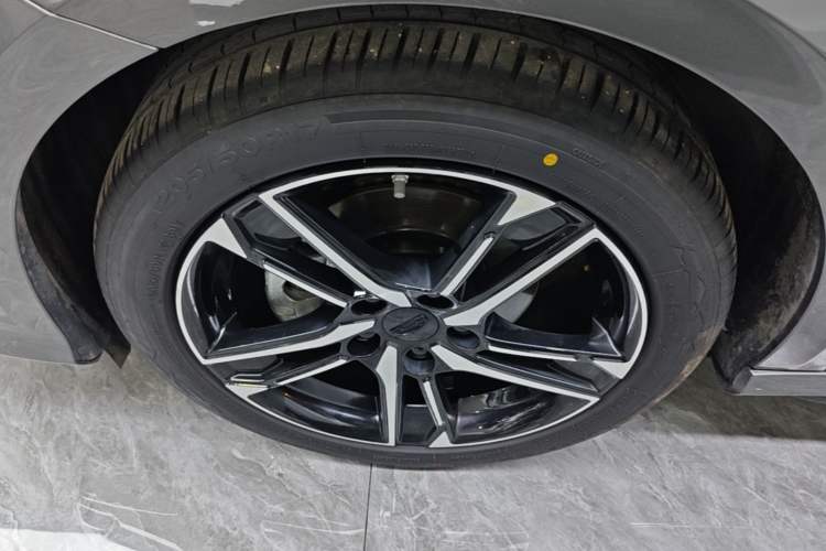 Used Geely Auto Binray 2024 Binrui COOL 1.5T DCT Longteng Edition Left Front Wheel Hub