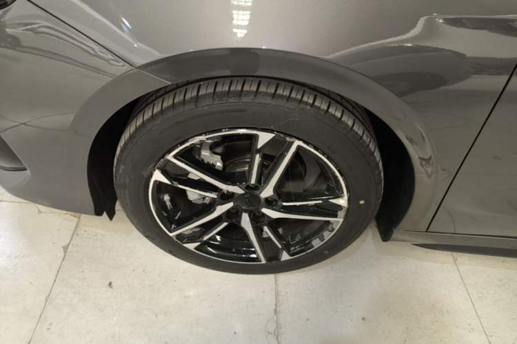 Used Geely Auto Binray 2024 Binrui COOL 1.5T DCT Longteng Edition Left Front Wheel Hub