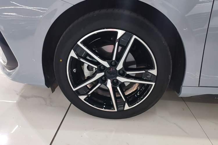 Used Geely Auto Binray 2024 Binrui COOL 1.5T DCT Longteng Edition Left Front Wheel Hub