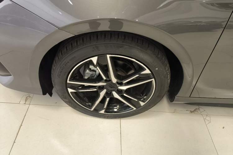 Used Geely Auto Binray 2024 Binrui COOL 1.5T DCT Longteng Edition Left Front Wheel Hub