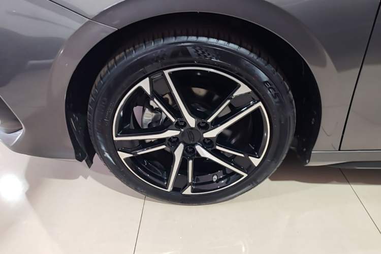 Used Geely Auto Binray 2024 Binrui COOL 1.5T DCT Longteng Edition Left Front Wheel Hub