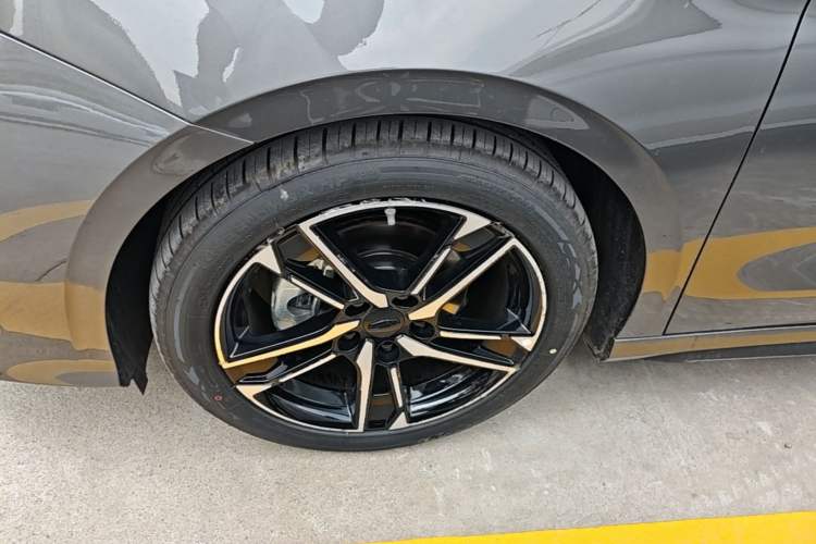 Used Geely Auto Binray 2024 Binrui COOL 1.5T DCT Longteng Edition Left Front Wheel Hub