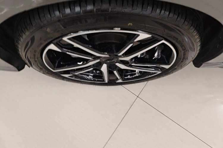 Used Geely Auto Binray 2024 Binrui COOL 1.5T DCT Champion Edition Left Front Wheel Hub