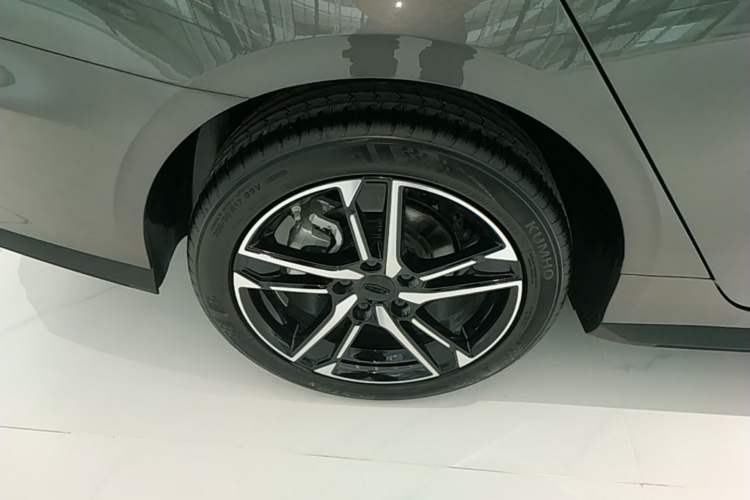 Used Geely Auto Binray 2024 Binrui COOL 1.5T DCT Longteng Edition Right Rear Wheel Hub
