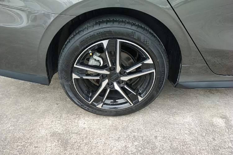 Used Geely Auto Binray 2024 Binrui COOL 1.5T DCT Champion Edition Right Rear Wheel Hub