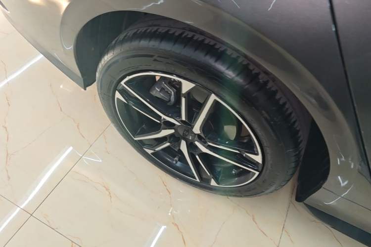 Used Geely Auto Binray 2024 Binrui COOL 1.5T DCT Longteng Edition Right Rear Wheel Hub