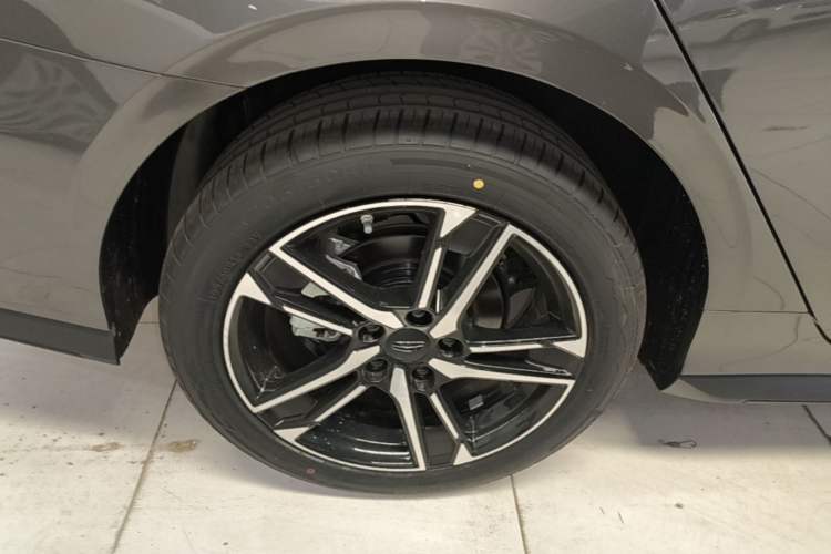 Used Geely Auto Binray 2024 Binrui COOL 1.5T DCT Longteng Edition Right Rear Wheel Hub