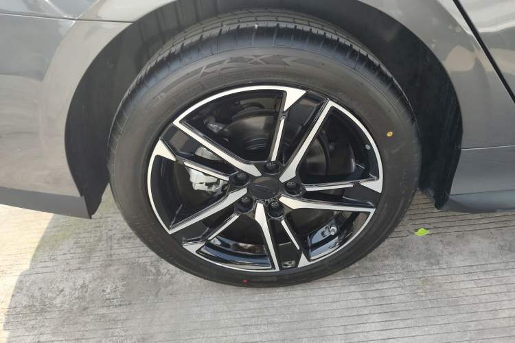 Used Geely Auto Binray 2024 Binrui COOL 1.5T DCT Champion Edition Right Rear Wheel Hub