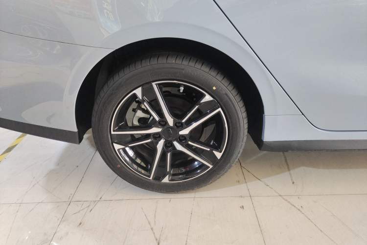 Used Geely Auto Binray 2024 Binrui COOL 1.5T DCT Longteng Edition Right Rear Wheel Hub