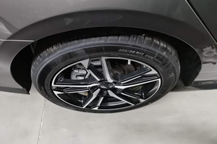 Used Geely Auto Binray 2024 Binrui COOL 1.5T DCT Longteng Edition Right Rear Wheel Hub