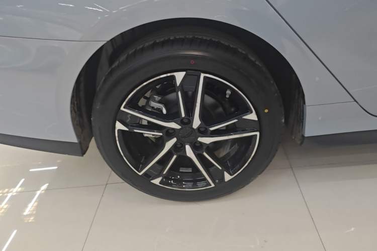 Used Geely Auto Binray 2024 Binrui COOL 1.5T DCT Longteng Edition Right Rear Wheel Hub