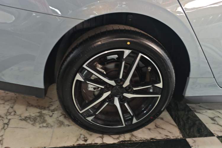 Used Geely Auto Binray 2024 Binrui COOL 1.5T DCT Longteng Edition Right Rear Wheel Hub
