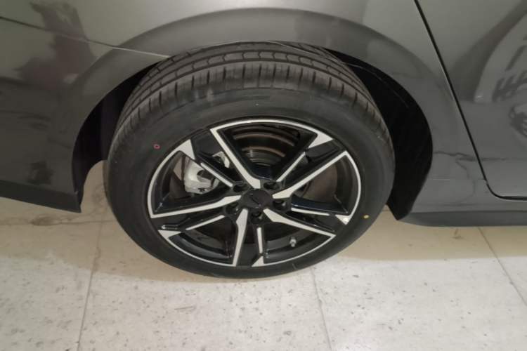 Used Geely Auto Binray 2024 Binrui COOL 1.5T DCT Longteng Edition Right Rear Wheel Hub