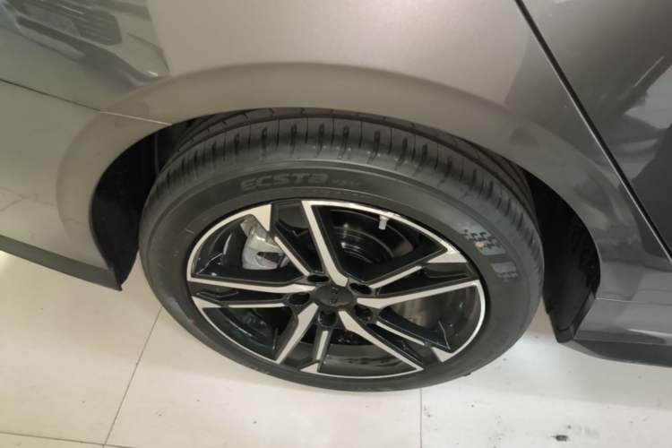 Used Geely Auto Binray 2024 Binrui COOL 1.5T DCT Longteng Edition Right Rear Wheel Hub