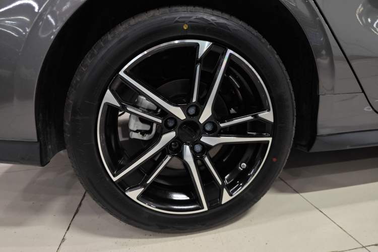 Used Geely Auto Binray 2024 Binrui COOL 1.5T DCT Champion Edition Right Rear Wheel Hub