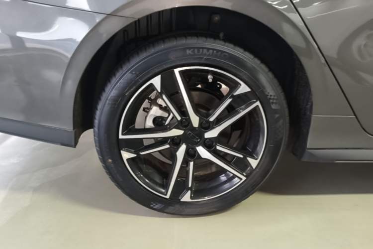 Used Geely Auto Binray 2024 Binrui COOL 1.5T DCT Longteng Edition Right Rear Wheel Hub