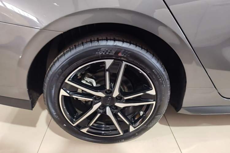 Used Geely Auto Binray 2024 Binrui COOL 1.5T DCT Longteng Edition Right Rear Wheel Hub