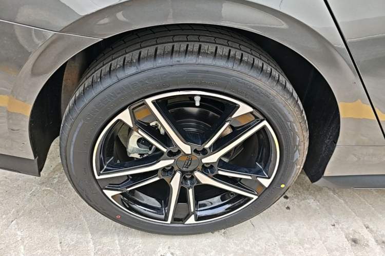 Used Geely Auto Binray 2024 Binrui COOL 1.5T DCT Longteng Edition Right Rear Wheel Hub