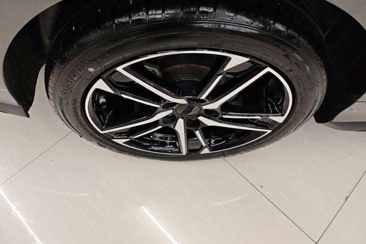 Used Geely Auto Binray 2024 Binrui COOL 1.5T DCT Champion Edition Right Rear Wheel Hub