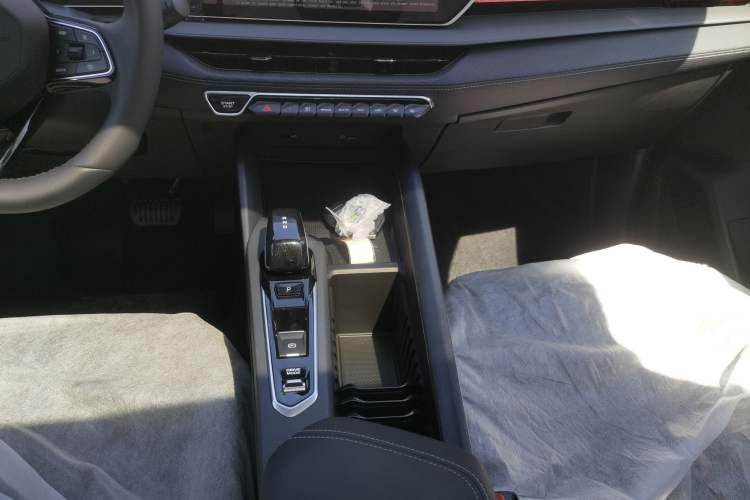 Used Geely Auto Binray 2024 Binrui COOL 1.5T DCT Longteng Edition Gear Lever