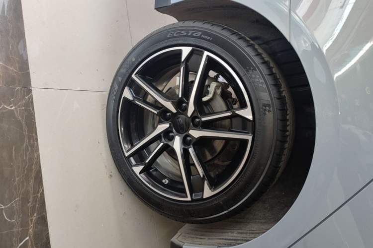 Used Geely Auto Binray 2024 Binrui COOL 1.5T DCT Longteng Edition Right Rear Wheel Hub