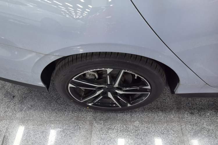 Used Geely Auto Binray 2024 Binrui COOL 1.5T DCT Longteng Edition Right Rear Wheel Hub