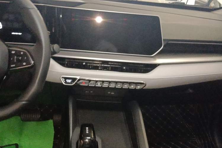 Used Geely Auto Binray 2024 Binrui COOL 1.5T DCT Champion Edition Audio And AC Panel