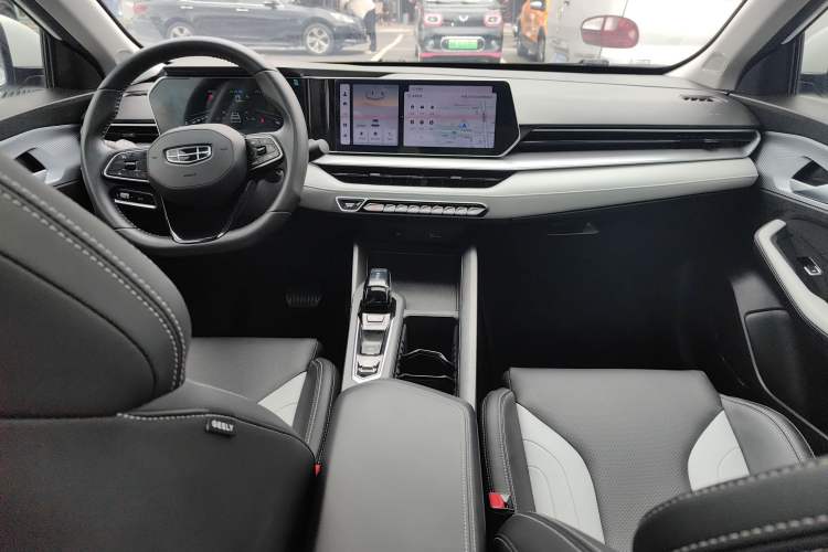 Used Geely Auto Binray 2024 Binrui COOL 1.5T DCT Champion Edition Center Console