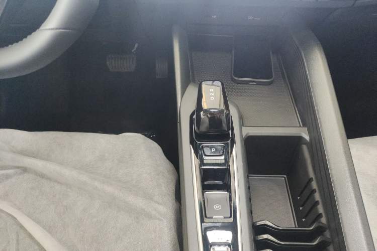 Used Geely Auto Binray 2024 Binrui COOL 1.5T DCT Longteng Edition Gear Lever