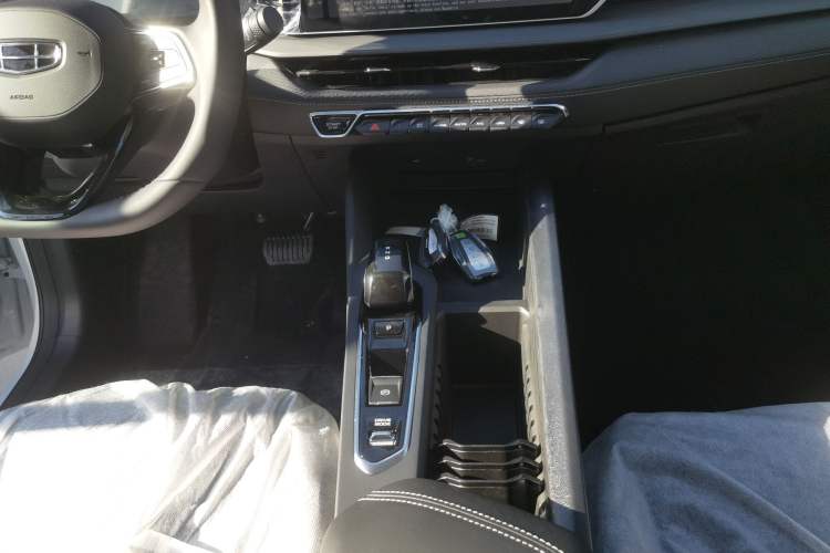 Used Geely Auto Binray 2024 Binrui COOL 1.5T DCT Longteng Edition Gear Lever