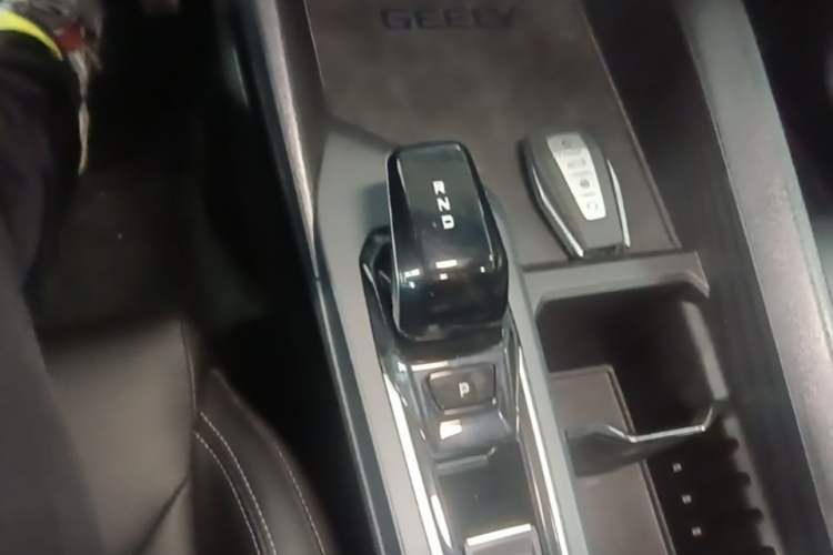 Used Geely Auto Binray 2024 Binrui COOL 1.5T DCT Longteng Edition Gear Lever