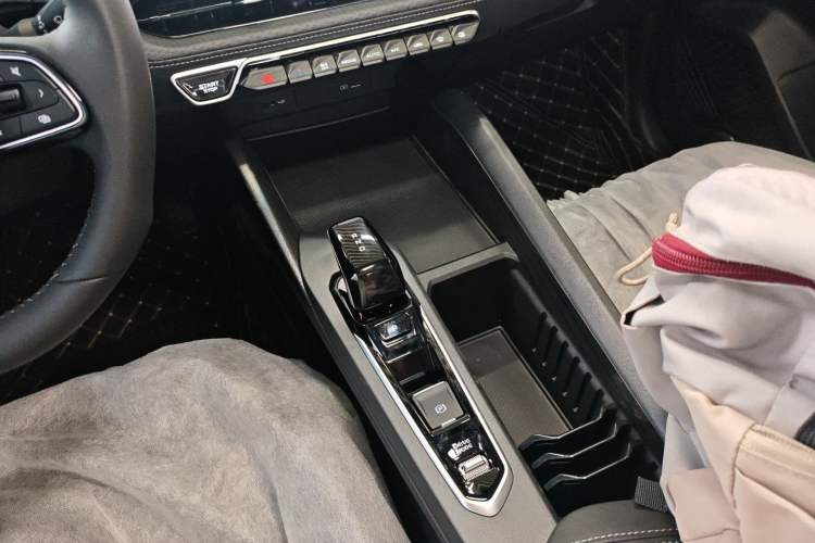 Used Geely Auto Binray 2024 Binrui COOL 1.5T DCT Longteng Edition Gear Lever