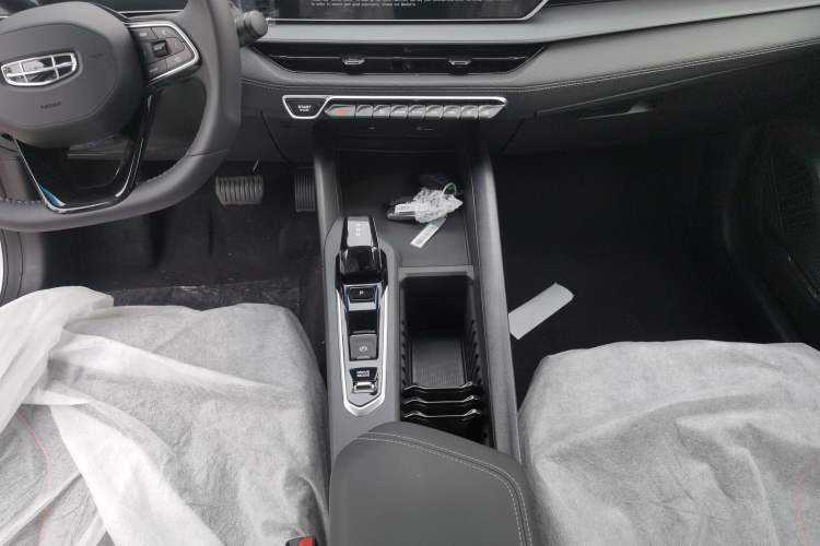Used Geely Auto Binray 2024 Binrui COOL 1.5T DCT Longteng Edition Gear Lever