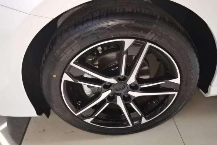 Used Geely Auto Binray 2024 Binrui COOL 1.5T DCT Longteng Edition Left Front Wheel Hub