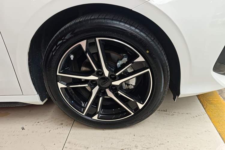 Used Geely Auto Binray 2024 Binrui COOL 1.5T DCT Longteng Edition Left Front Wheel Hub