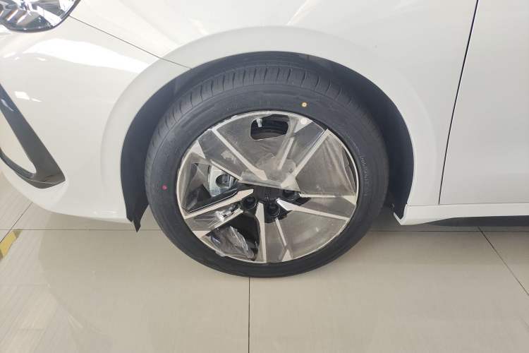 Used Geely Auto Binray 2024 Binrui COOL 1.5T DCT Longteng Edition Left Front Wheel Hub