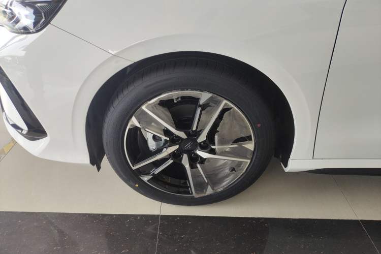 Used Geely Auto Binray 2024 Binrui COOL 1.5T DCT Longteng Edition Left Front Wheel Hub