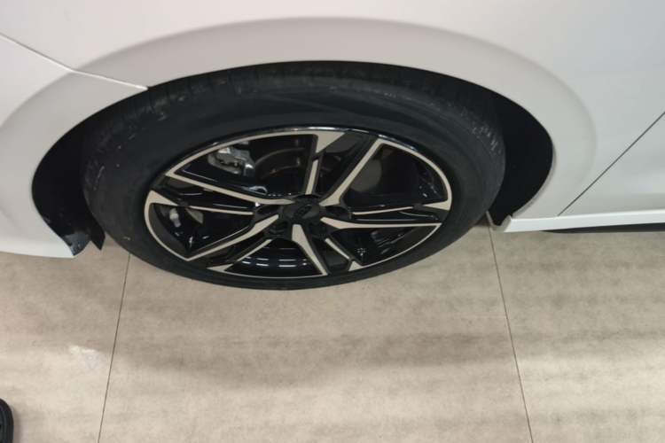 Used Geely Auto Binray 2024 Binrui COOL 1.5T DCT Longteng Edition Left Front Wheel Hub