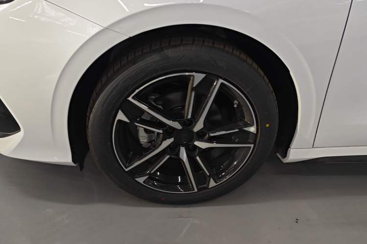 Used Geely Auto Binray 2024 Binrui COOL 1.5T DCT Longteng Edition Left Front Wheel Hub