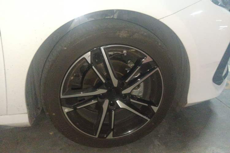 Used Geely Auto Binray 2024 Binrui COOL 1.5T DCT Longteng Edition Right Front Wheel Hub