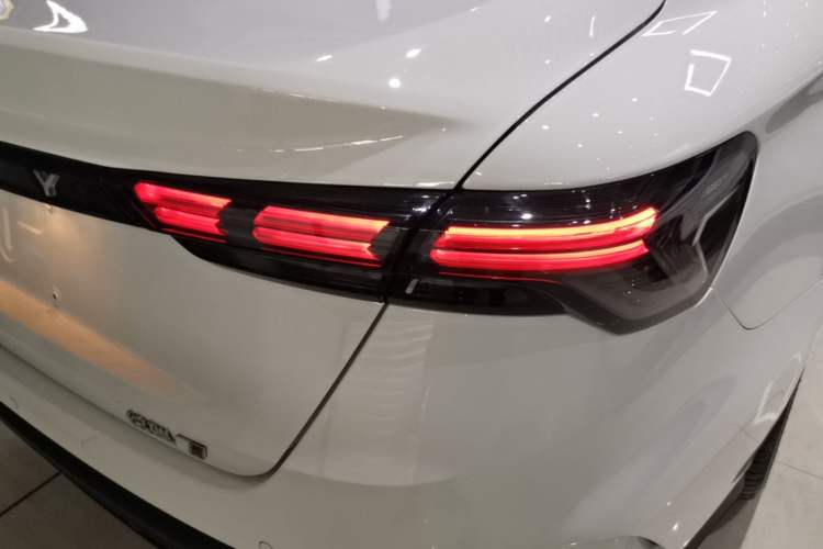 Used Geely Auto Binray 2024 Binrui COOL 1.5T DCT Longteng Edition Right Rear Taillight