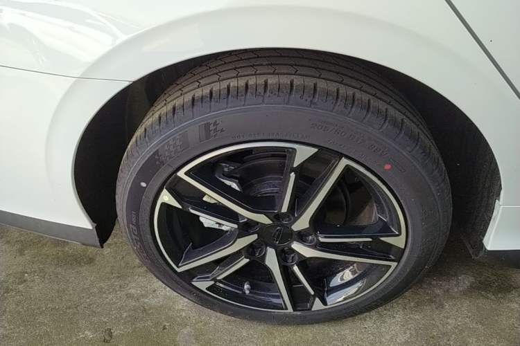 Used Geely Auto Binray 2024 Binrui COOL 1.5T DCT Longteng Edition Right Rear Wheel Hub