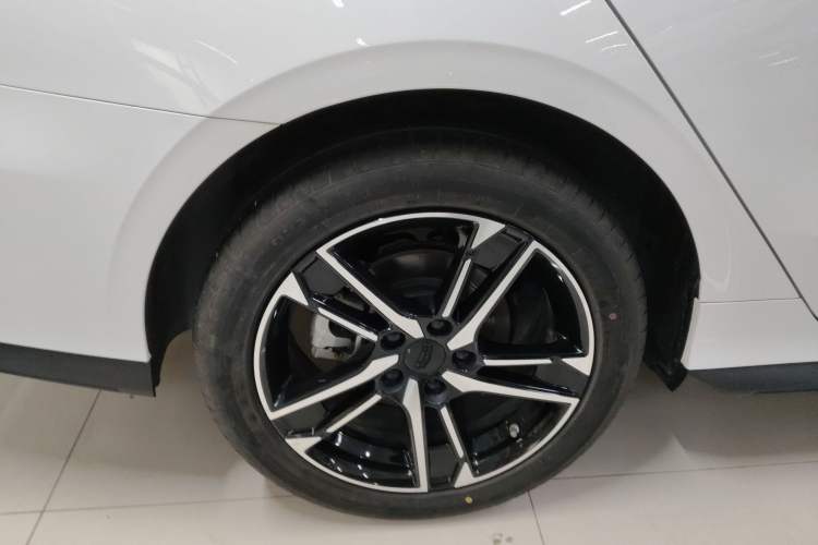 Used Geely Auto Binray 2024 Binrui COOL 1.5T DCT Longteng Edition Right Rear Wheel Hub